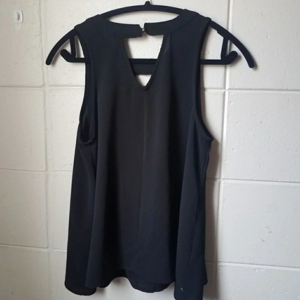 Keyhole blouse - Picture 3 of 4